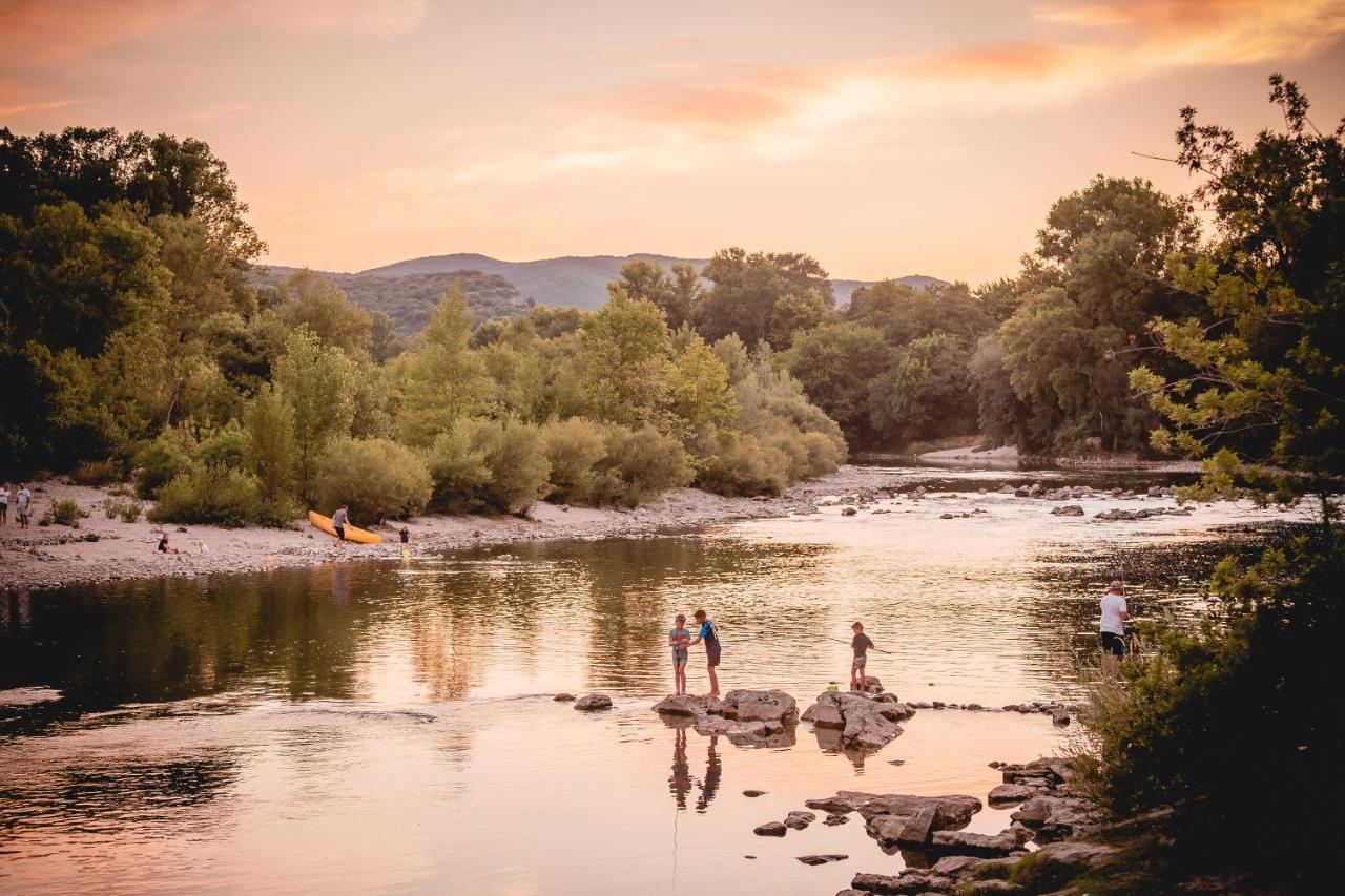 Rives D'arc Camping Vallon-Pont-dʼArc